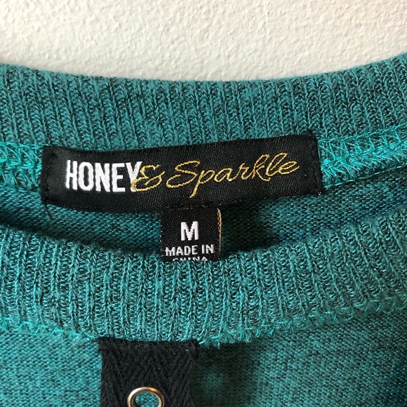 Soft long sleeved top with keyhole front - Picture 4 of 4